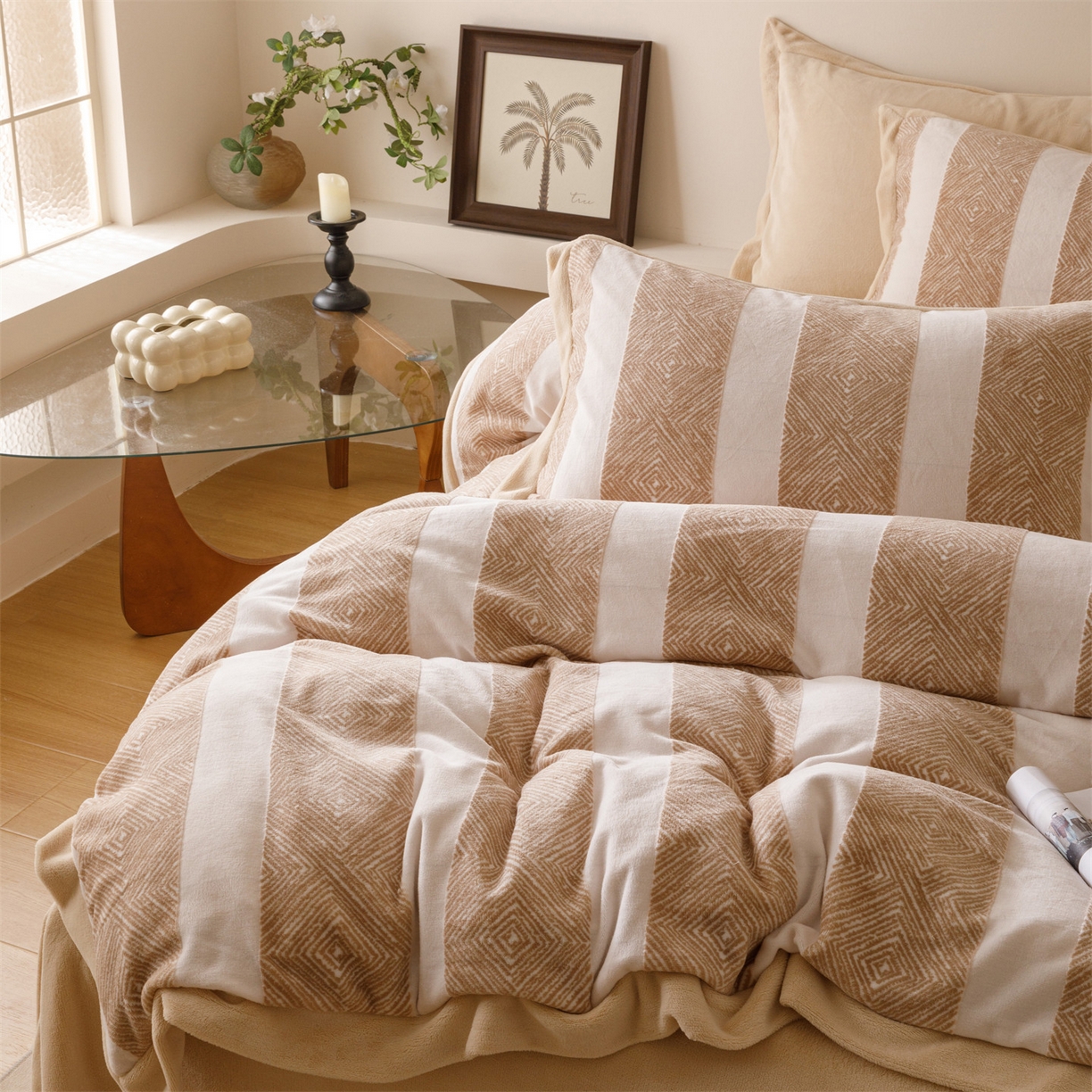 91家纺网 家纺一手货源 找家纺 恬思语家纺 2025新款亲肤舒适无印风宽边立体烂花牛奶绒四件套 条纹主义-卡其