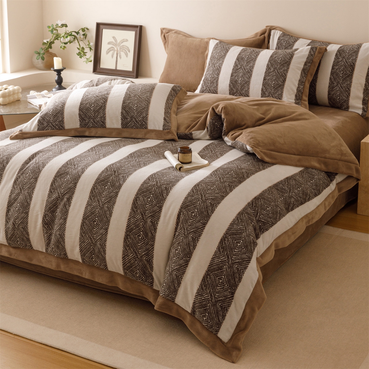 91家纺网 家纺一手货源 找家纺 恬思语家纺 2025新款亲肤舒适无印风宽边立体烂花牛奶绒四件套 条纹主义-深咖