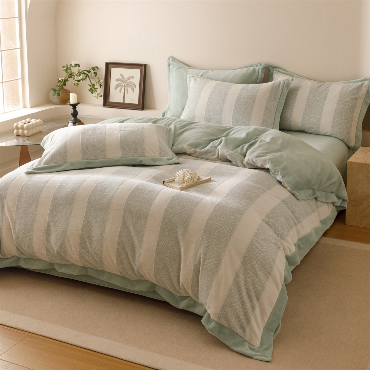 91家纺网 家纺一手货源 找家纺 恬思语家纺 2025新款亲肤舒适无印风宽边立体烂花牛奶绒四件套 简约人生-绿