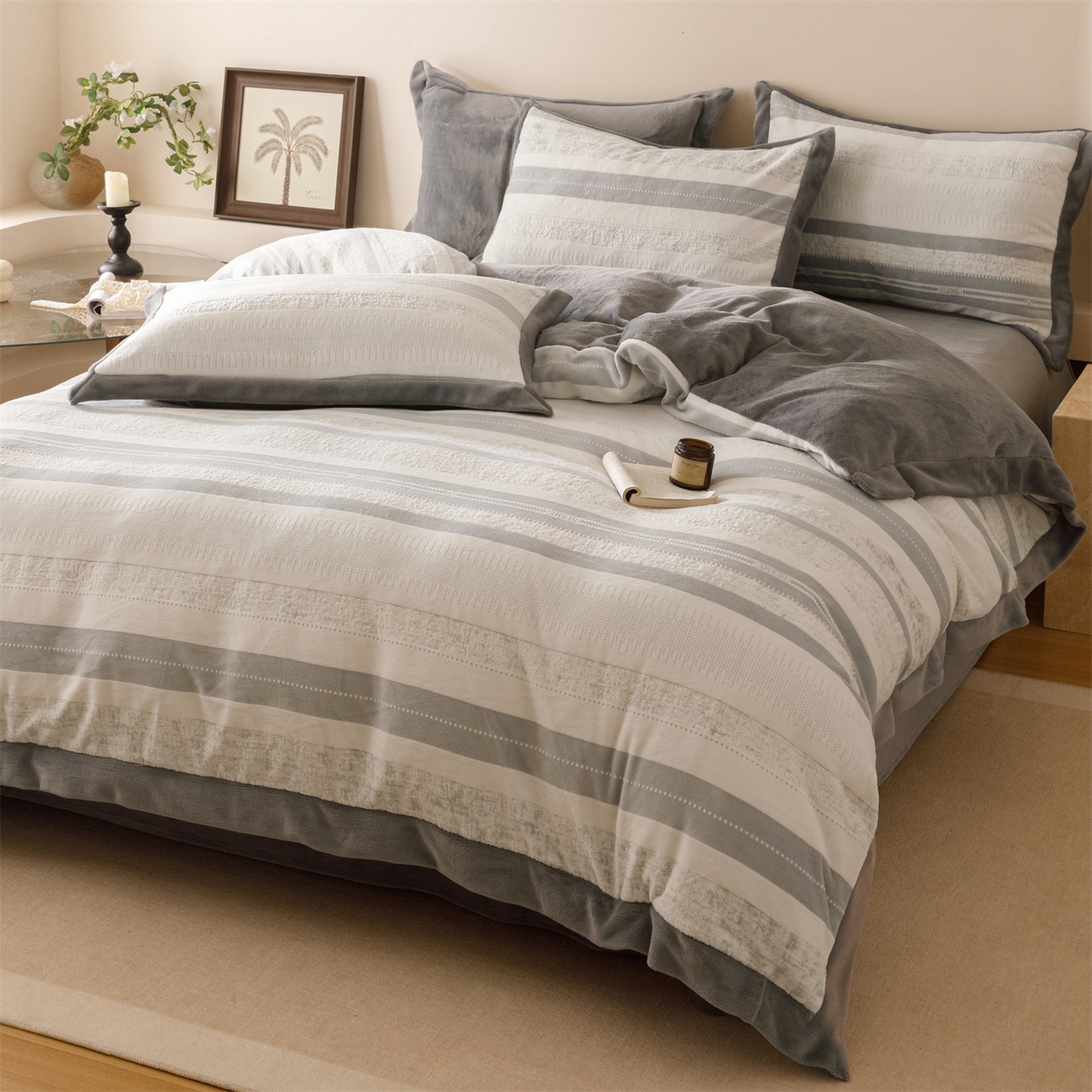 91家纺网 家纺一手货源 找家纺 恬思语家纺 2025新款亲肤舒适无印风宽边立体烂花牛奶绒四件套 简约人生-灰