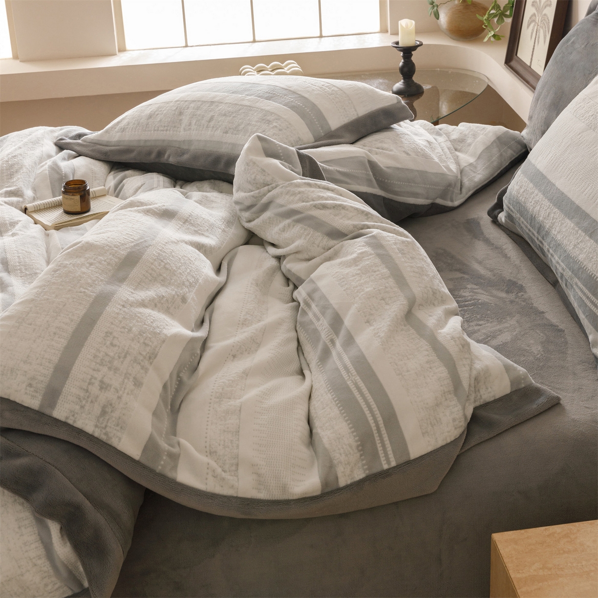 91家纺网 家纺一手货源 找家纺 恬思语家纺 2025新款亲肤舒适无印风宽边立体烂花牛奶绒四件套 简约人生-灰