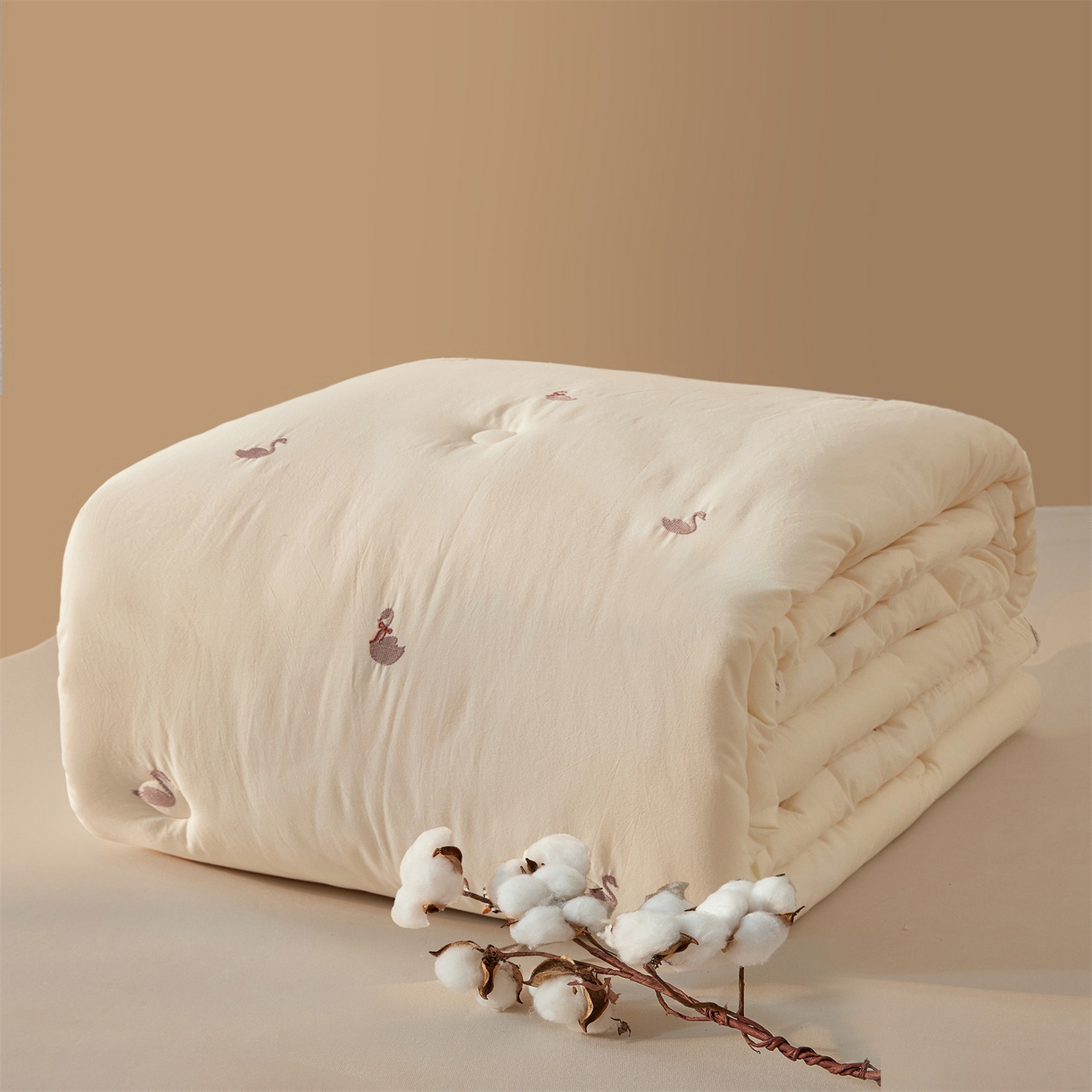 91家纺网 家纺一手货源 找家纺 创优家纺 2025新款专版绣花被全棉满绣刺绣被芯里外全棉新疆棉花被纯棉被芯被子春秋被冬被儿童被直播 里外全棉-领结天鹅