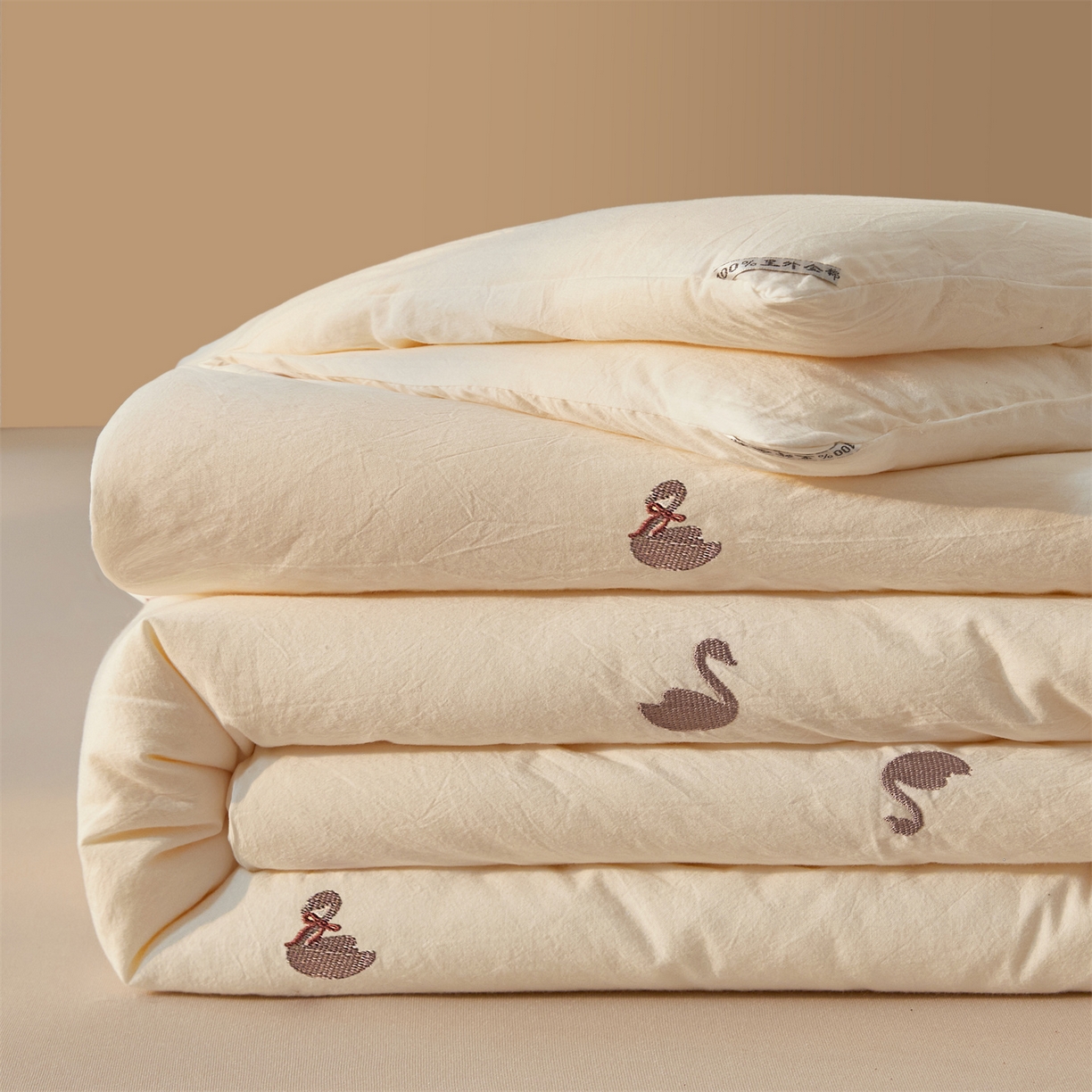 91家纺网 家纺一手货源 找家纺 创优家纺 2025新款专版绣花被全棉满绣刺绣被芯里外全棉新疆棉花被纯棉被芯被子春秋被冬被儿童被直播 里外全棉-领结天鹅