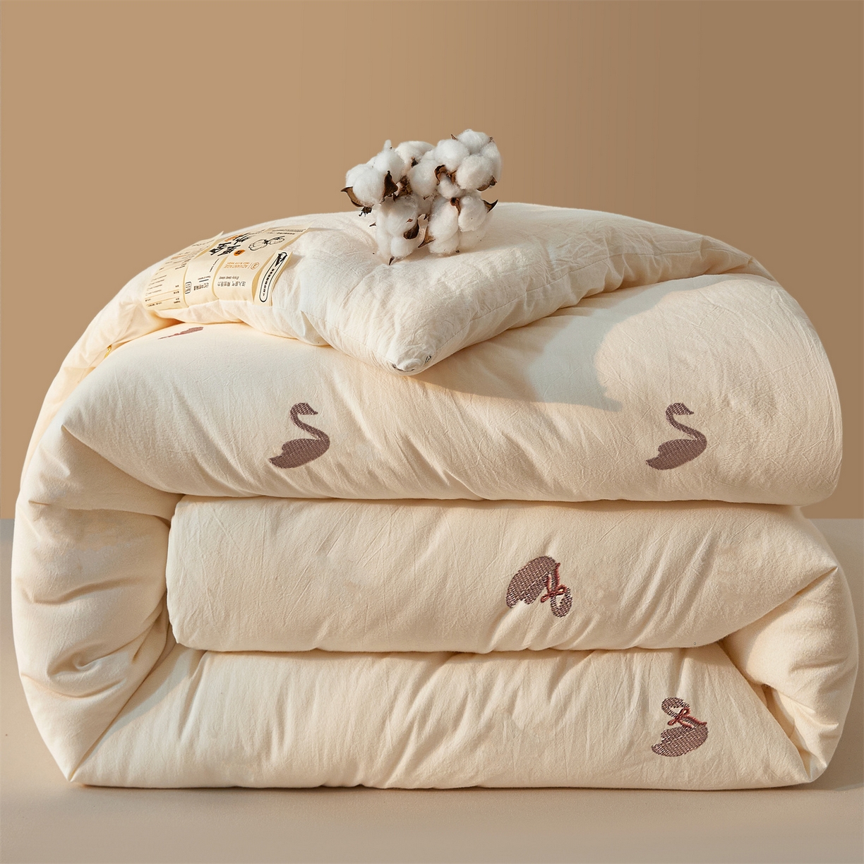 91家纺网 家纺一手货源 找家纺 创优家纺 2025新款专版绣花被全棉满绣刺绣被芯里外全棉新疆棉花被纯棉被芯被子春秋被冬被儿童被直播 里外全棉-领结天鹅