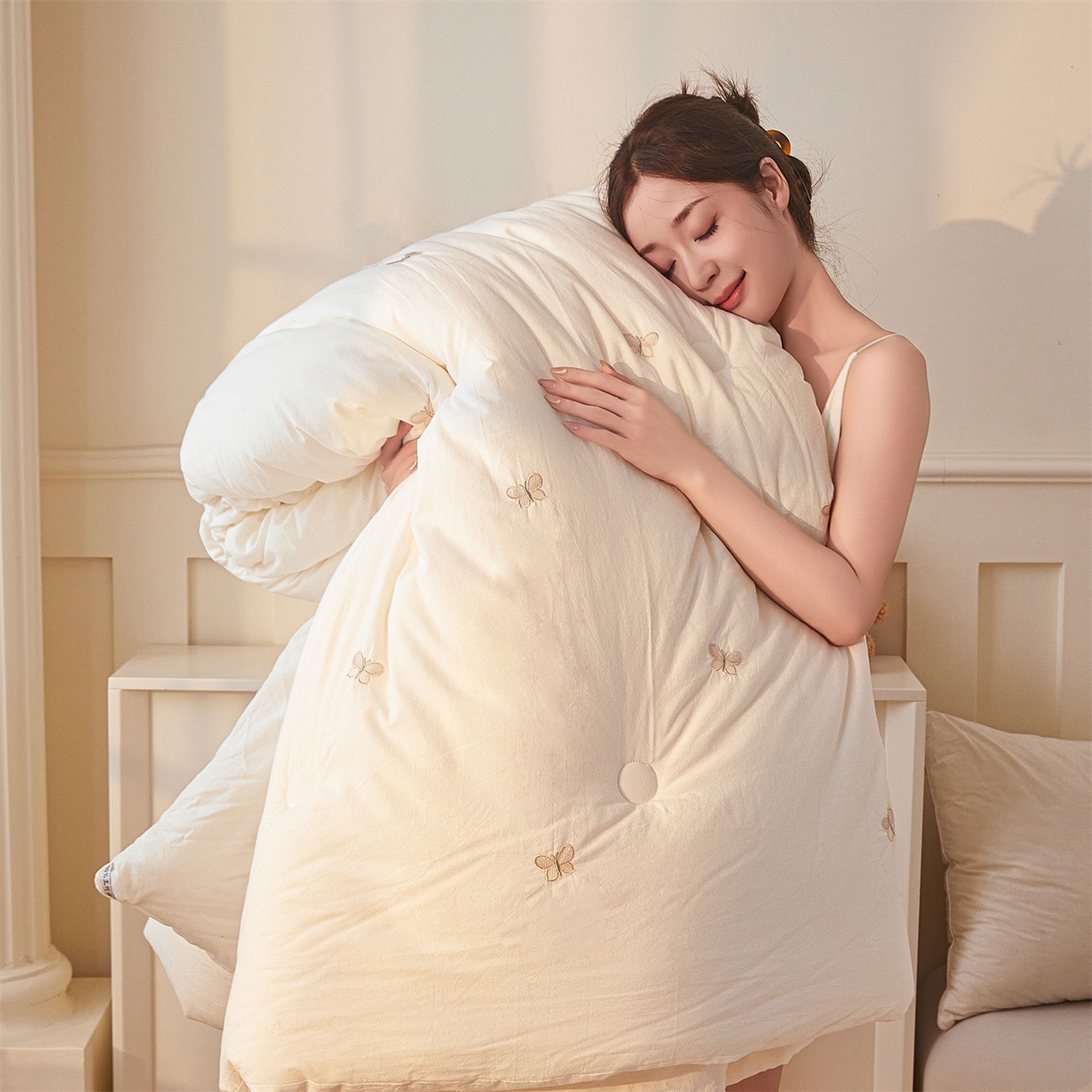 91家纺网 家纺一手货源 找家纺 创优家纺 2025新款专版绣花被全棉满绣刺绣被芯里外全棉新疆棉花被纯棉被芯被子春秋被冬被儿童被直播 里外全棉-福蝶