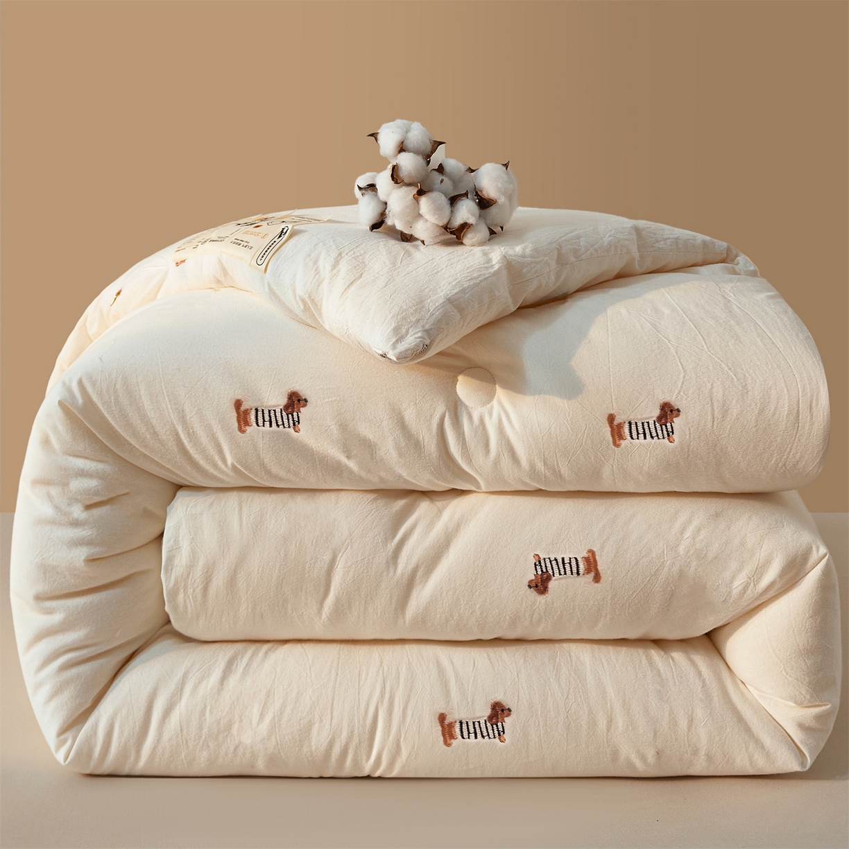 91家纺网 家纺一手货源 找家纺 创优家纺 2025新款专版绣花被全棉满绣刺绣被芯里外全棉新疆棉花被纯棉被芯被子春秋被冬被儿童被直播 里外全棉-腊肠狗