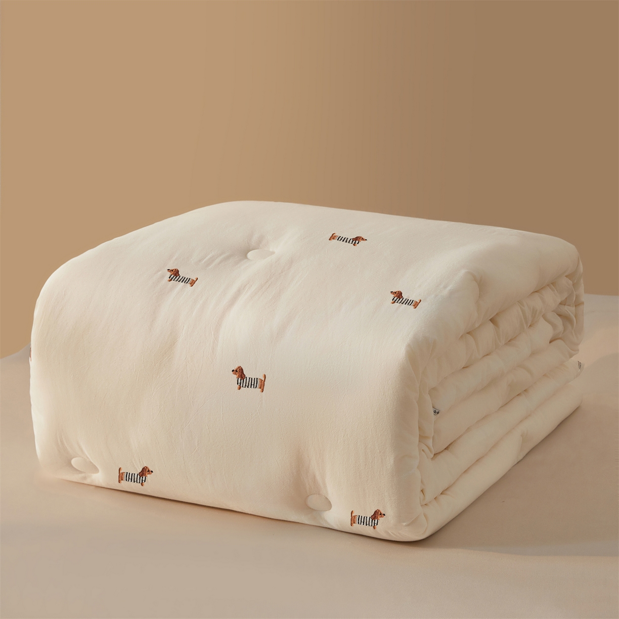 91家纺网 家纺一手货源 找家纺 创优家纺 2025新款专版绣花被全棉满绣刺绣被芯里外全棉新疆棉花被纯棉被芯被子春秋被冬被儿童被直播 里外全棉-腊肠狗