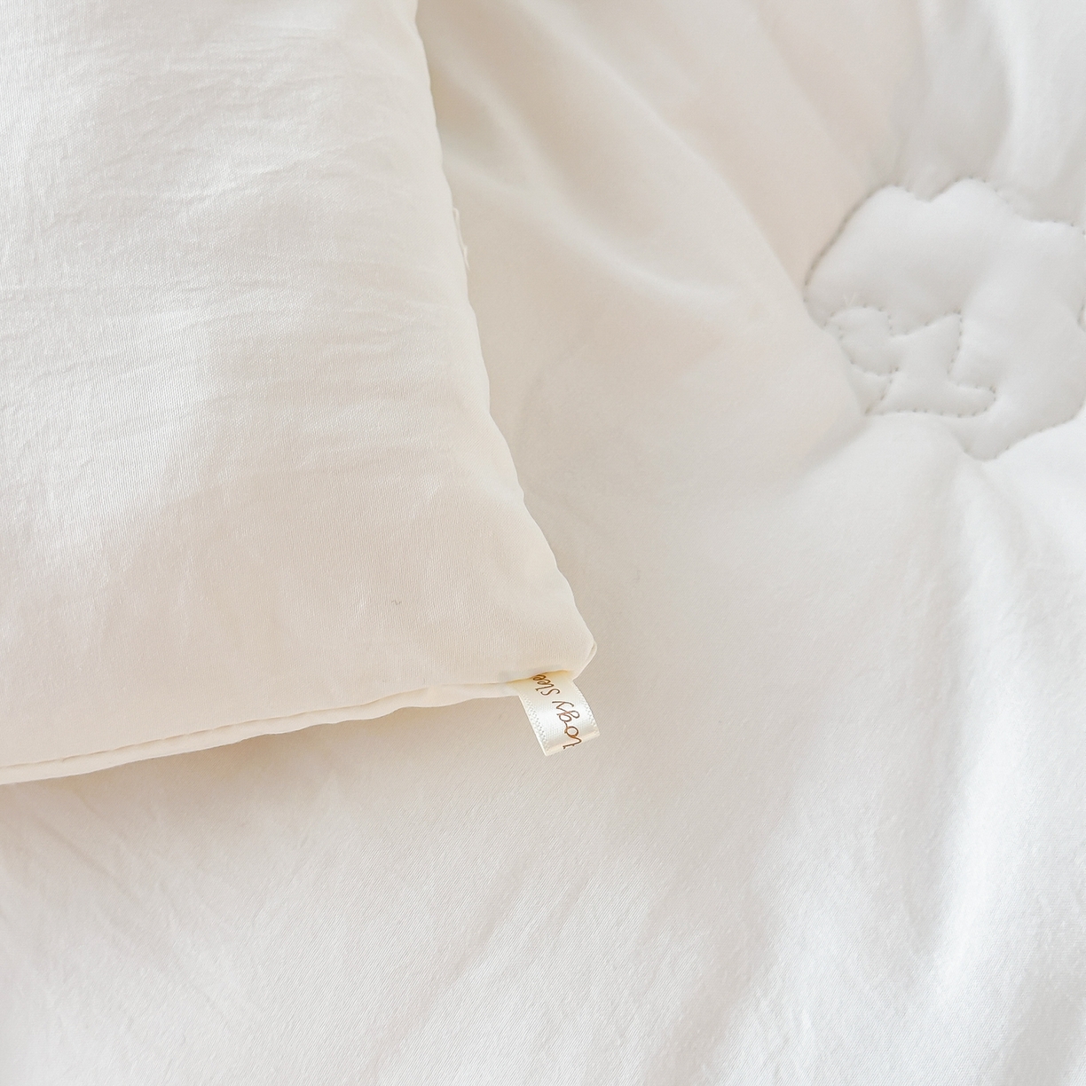 91家纺网 家纺一手货源 找家纺 好欣怡家纺 2026新款A类水洗棉新疆棉花冬被被子被芯棉花被直播 奶油白