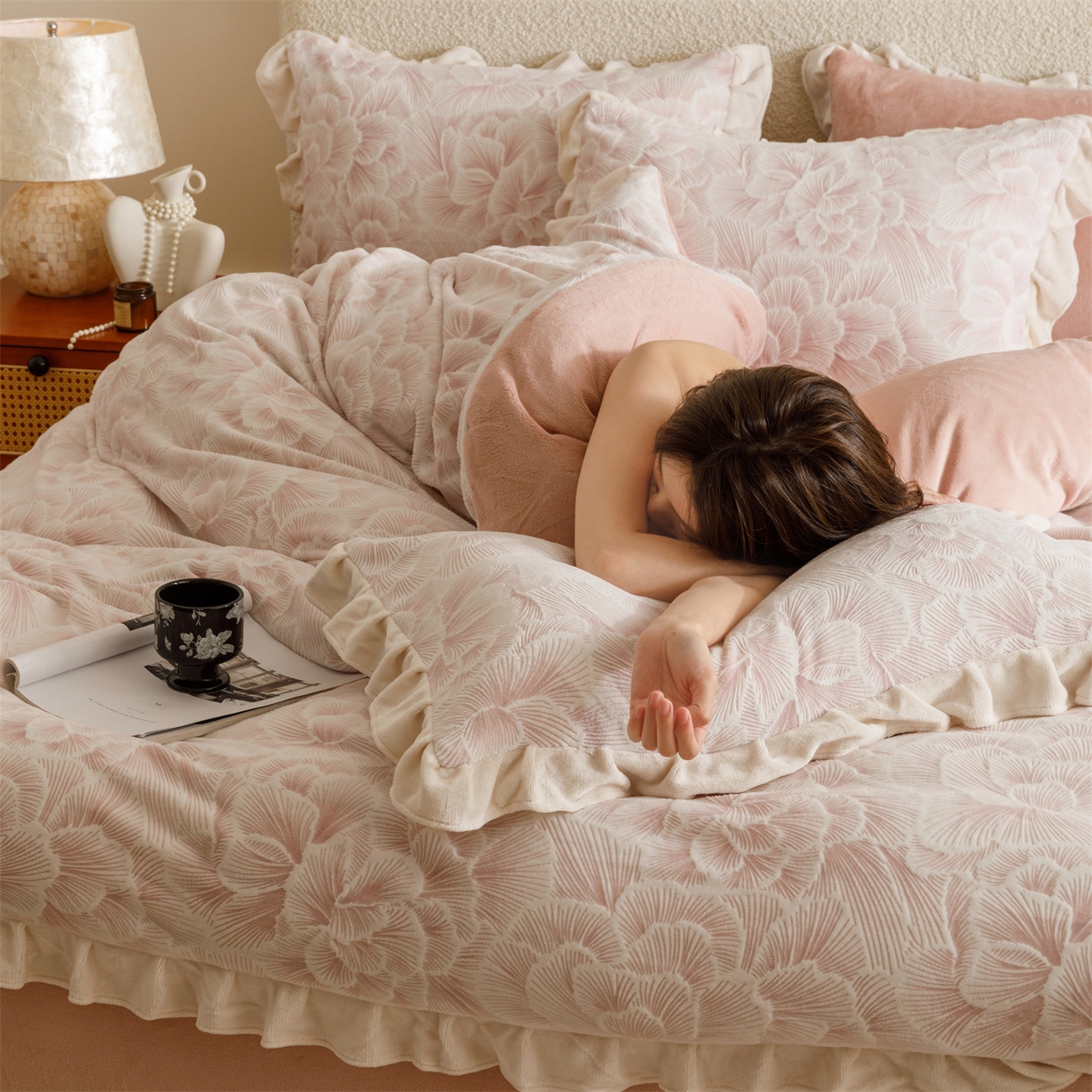 91家纺网 家纺一手货源 找家纺 （总）恬思语家纺 2025新款亲肤舒适韩风小清新花边牛奶绒四件套