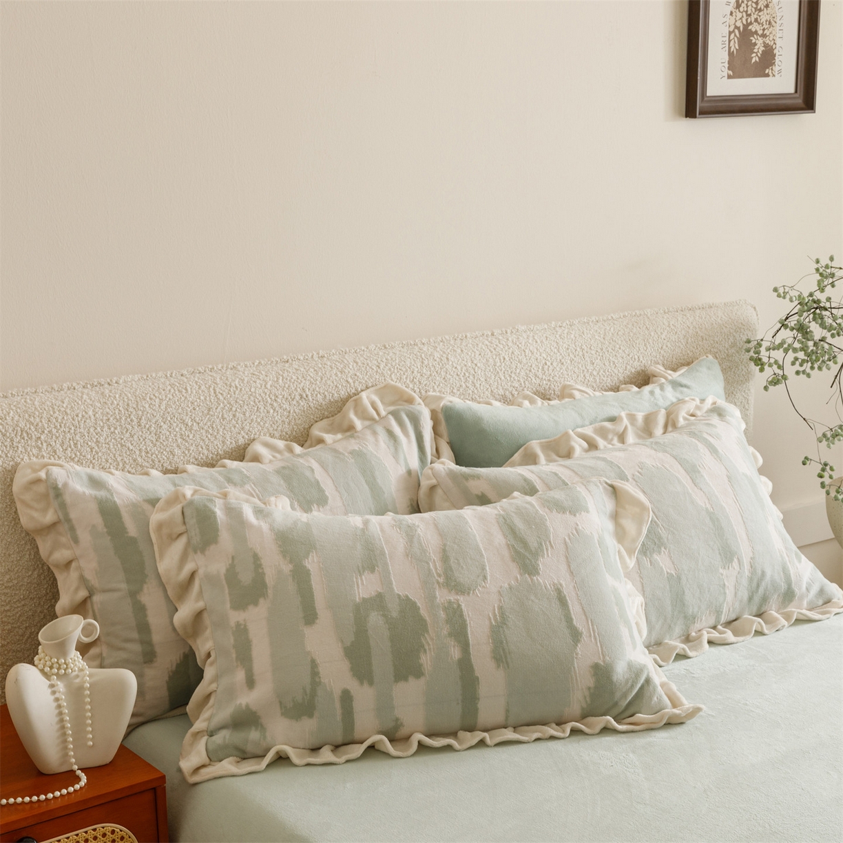 91家纺网 家纺一手货源 找家纺 恬思语家纺 2025新款亲肤舒适韩风小清新花边牛奶绒四件套 奇想-绿