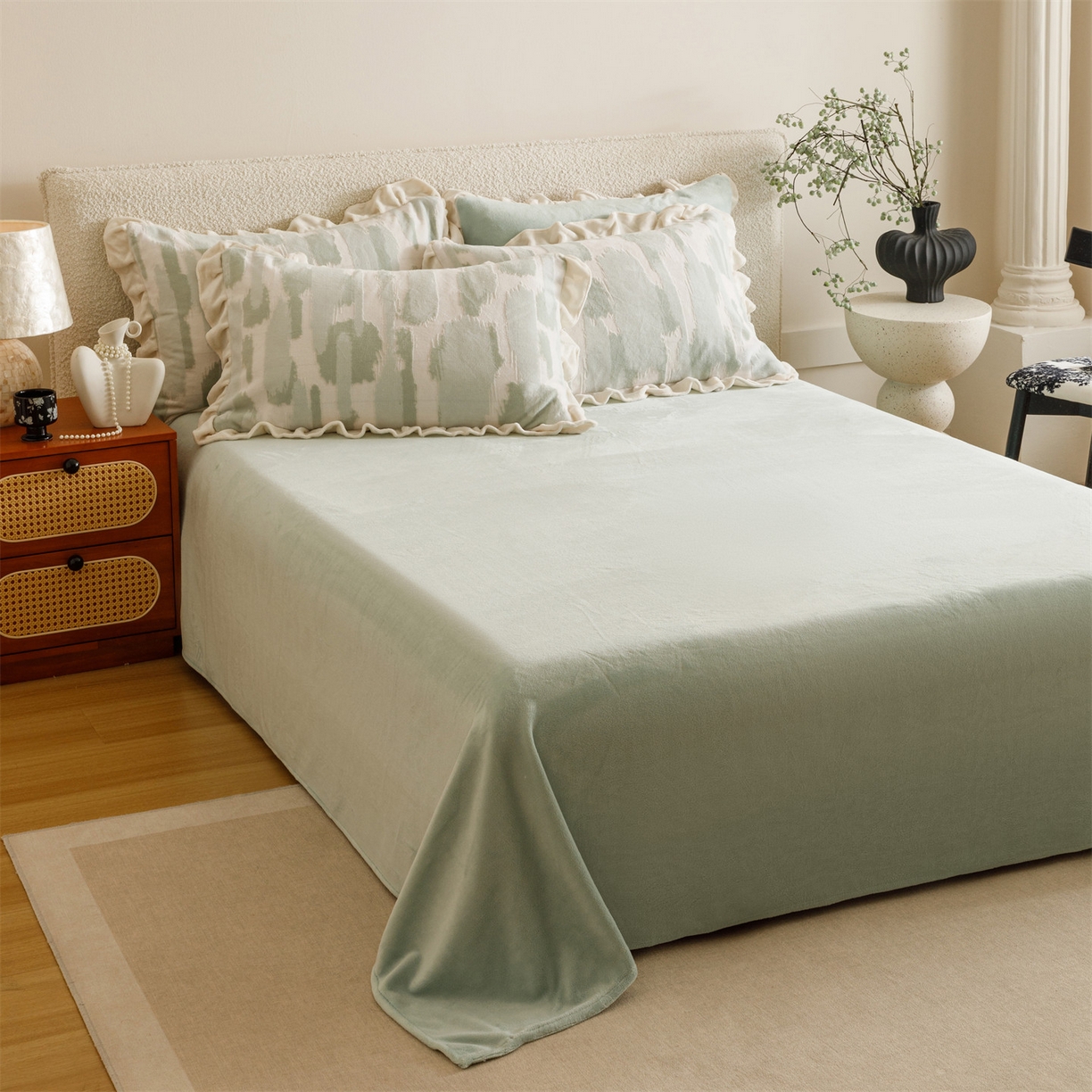 91家纺网 家纺一手货源 找家纺 恬思语家纺 2025新款亲肤舒适韩风小清新花边牛奶绒四件套 奇想-绿