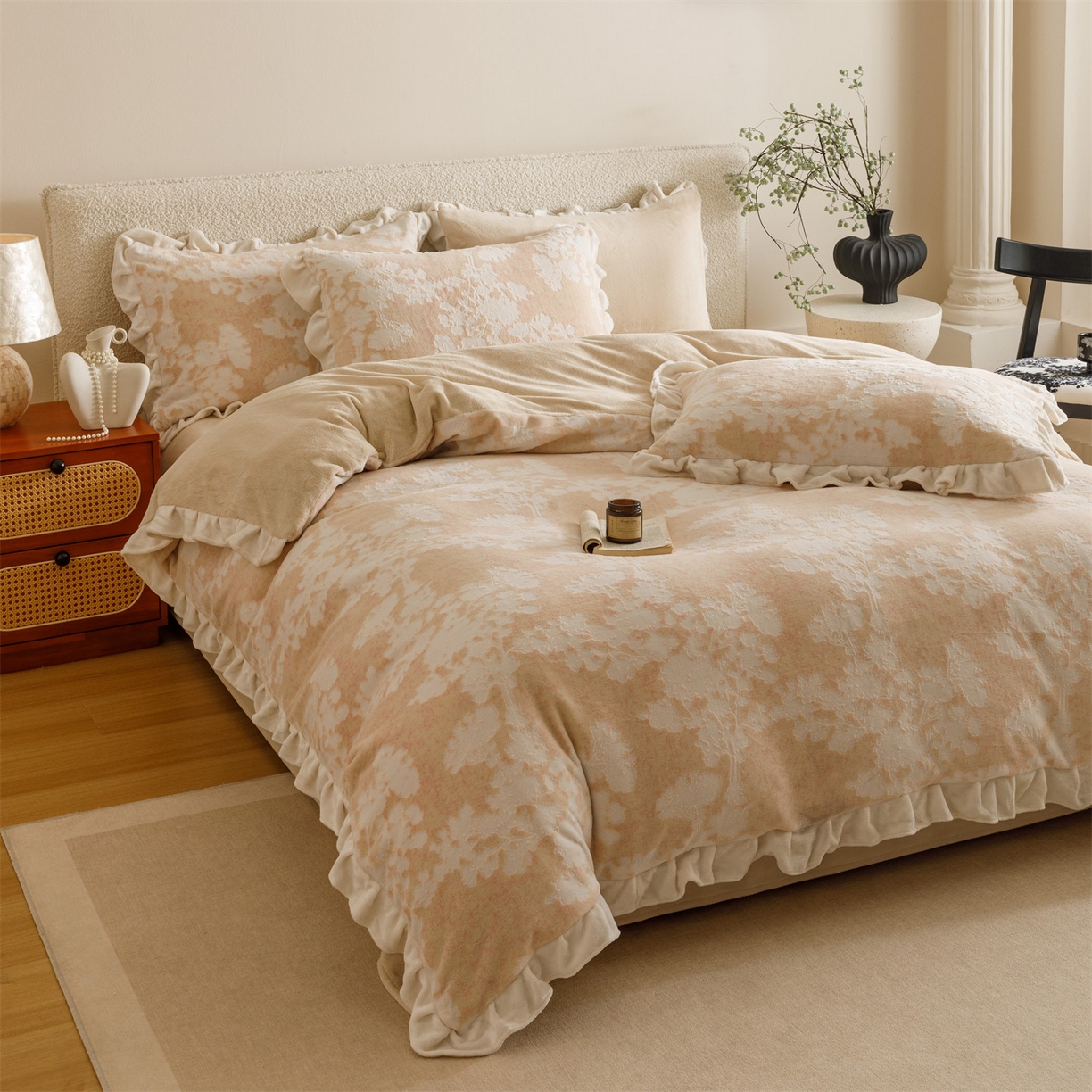 91家纺网 家纺一手货源 找家纺 恬思语家纺 2025新款亲肤舒适韩风小清新花边牛奶绒四件套 梦幻森林-粉