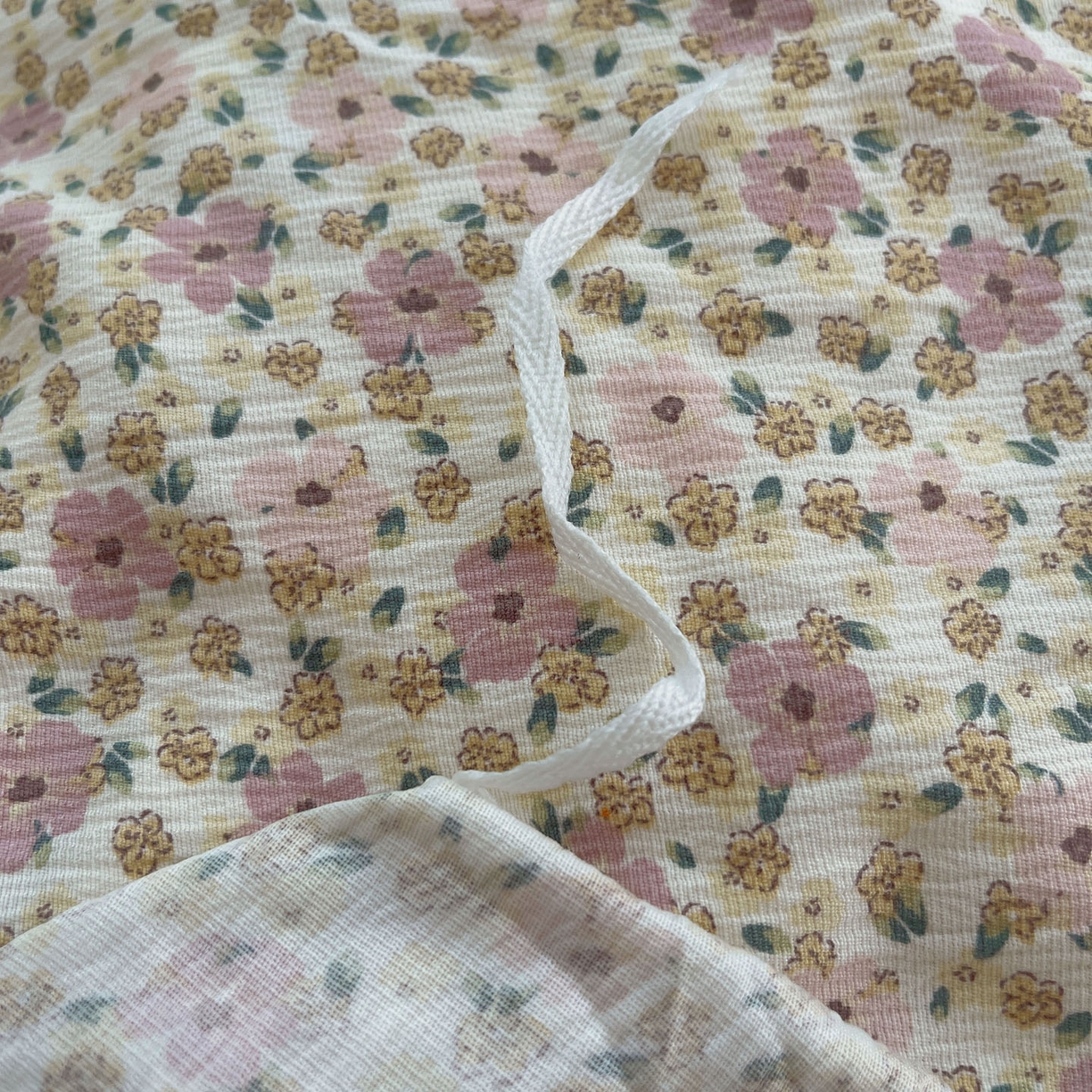 91家纺网 家纺一手货源 找家纺 金梦拉家纺 2025新款加厚皱皱纱婴儿纱四件套 海棠花颂