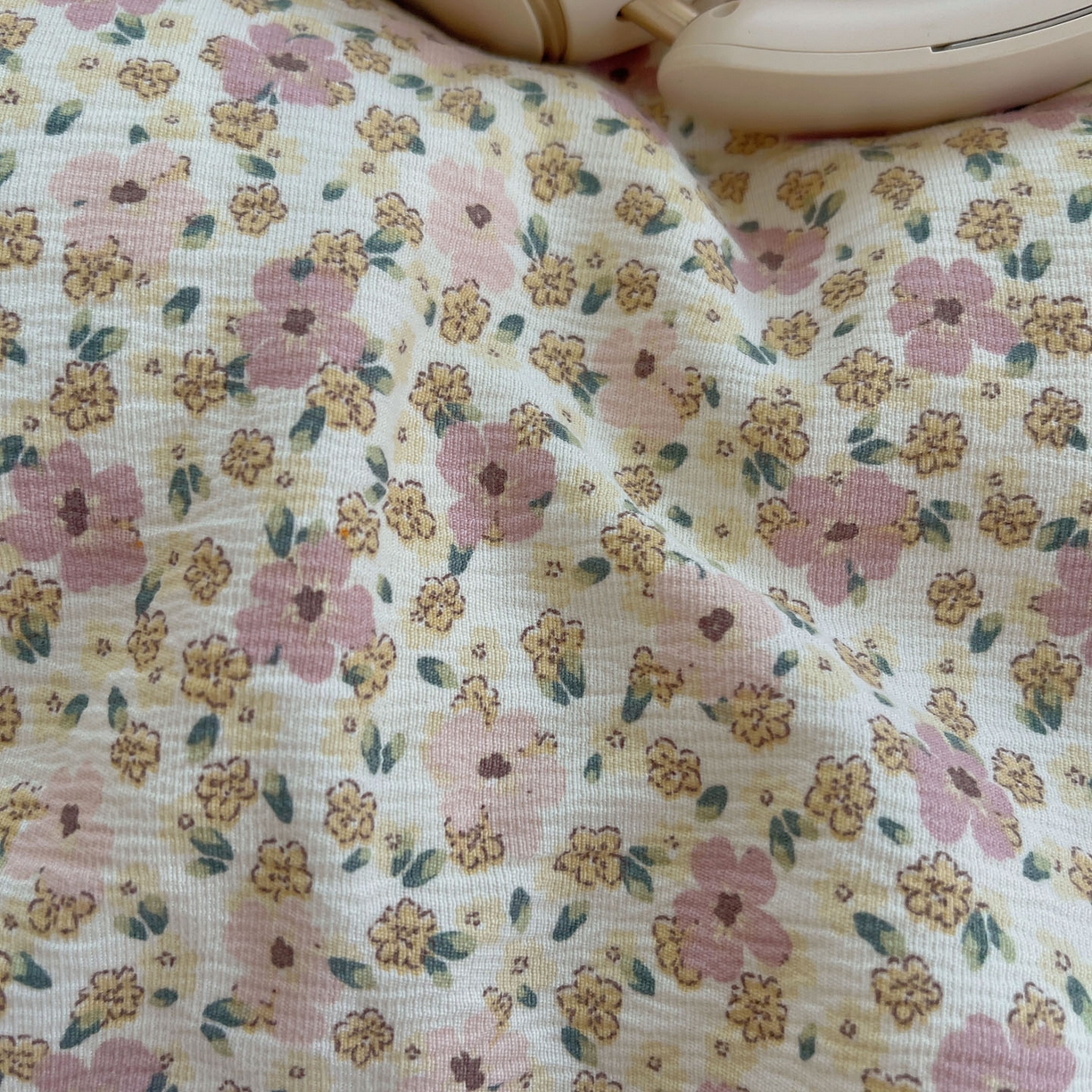 91家纺网 家纺一手货源 找家纺 金梦拉家纺 2025新款加厚皱皱纱婴儿纱四件套 海棠花颂