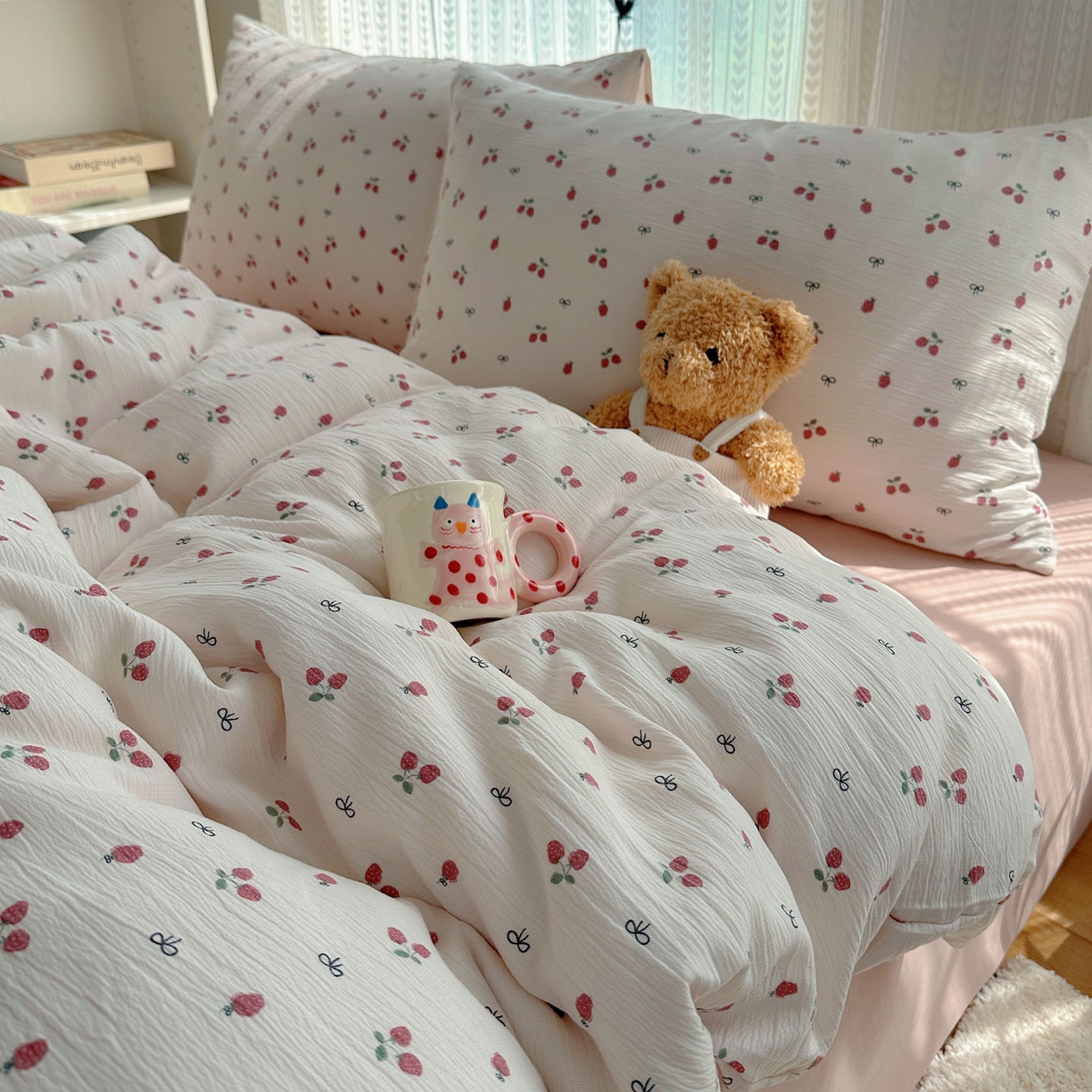 91家纺网 家纺一手货源 找家纺 金梦拉家纺 2025新款加厚皱皱纱婴儿纱四件套 奶油草莓