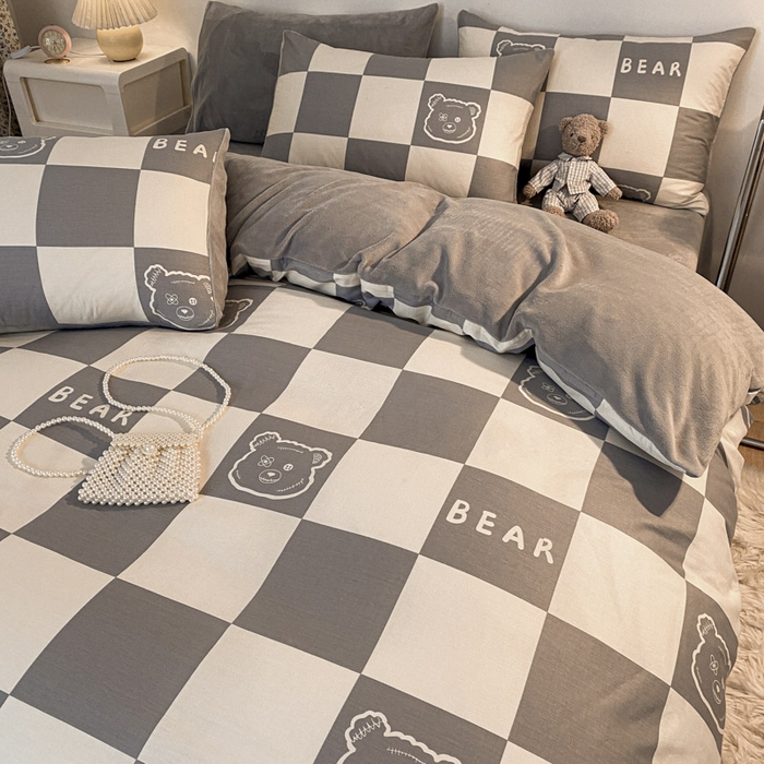 91家纺网 家纺一手货源 找家纺 晨希家居 2025A面40支全棉印花B版高克重牛奶绒棉加绒多规格套件棉加绒  灰格熊