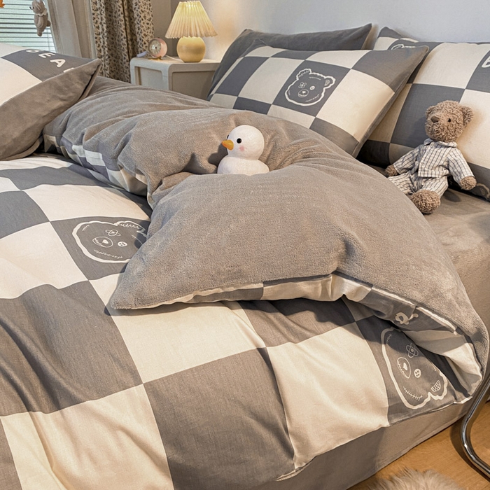 91家纺网 家纺一手货源 找家纺 晨希家居 2025A面40支全棉印花B版高克重牛奶绒棉加绒多规格套件棉加绒  灰格熊