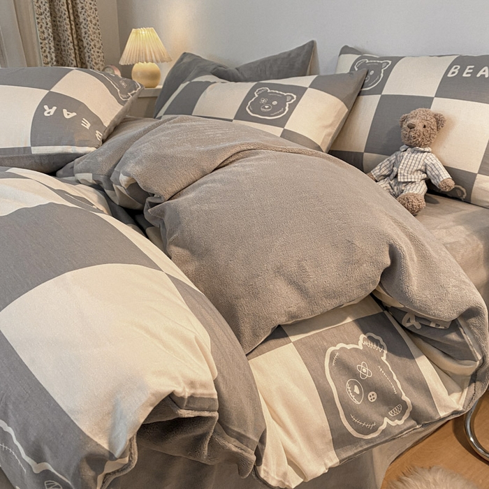 91家纺网 家纺一手货源 找家纺 晨希家居 2025A面40支全棉印花B版高克重牛奶绒棉加绒多规格套件棉加绒  灰格熊