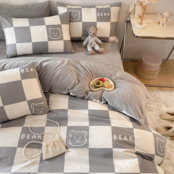 91家纺网 家纺一手货源 找家纺 晨希家居 2025A面40支全棉印花B版高克重牛奶绒棉加绒多规格套件棉加绒  灰格熊