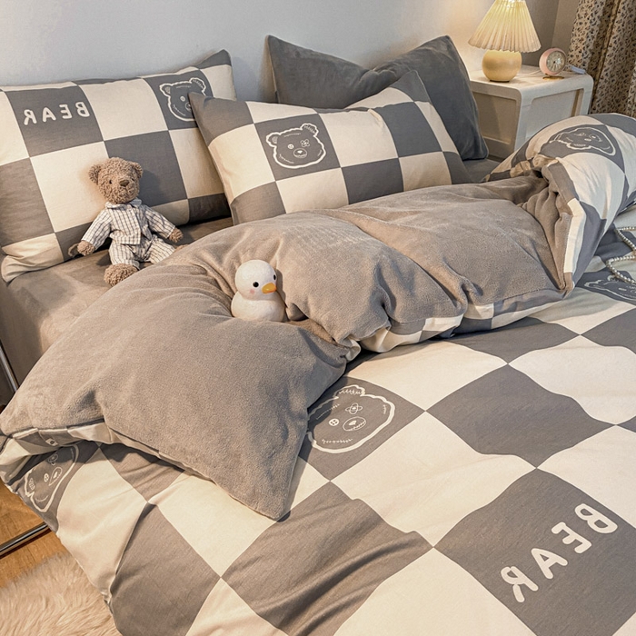 91家纺网 家纺一手货源 找家纺 晨希家居 2025A面40支全棉印花B版高克重牛奶绒棉加绒多规格套件棉加绒  灰格熊