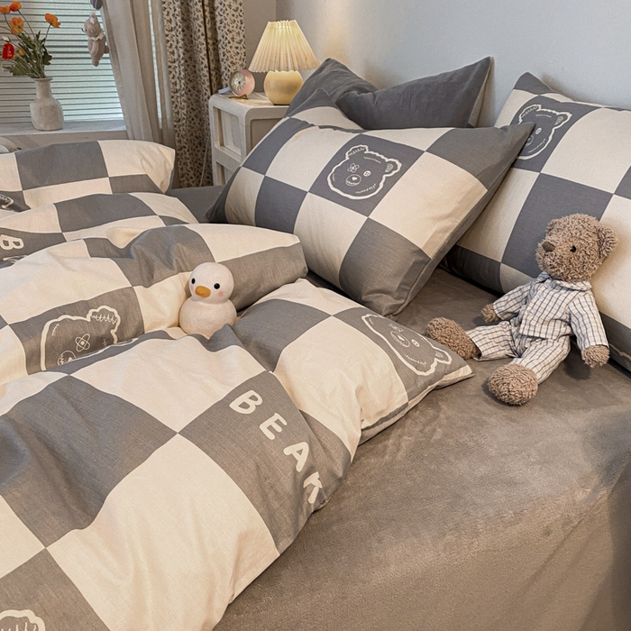 91家纺网 家纺一手货源 找家纺 晨希家居 2025A面40支全棉印花B版高克重牛奶绒棉加绒多规格套件棉加绒  灰格熊