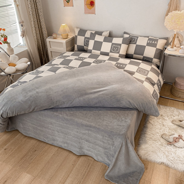 91家纺网 家纺一手货源 找家纺 晨希家居 2025A面40支全棉印花B版高克重牛奶绒棉加绒多规格套件棉加绒  灰格熊