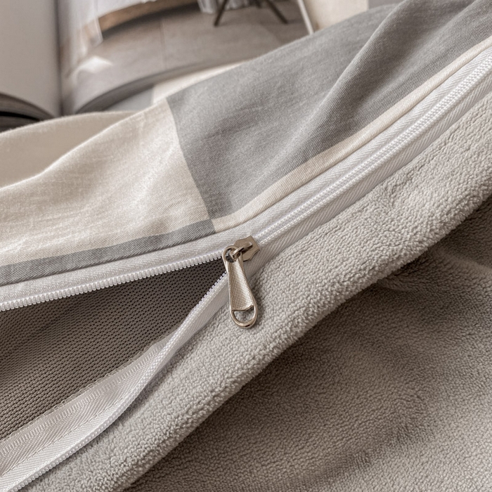 91家纺网 家纺一手货源 找家纺 晨希家居 2025A面40支全棉印花B版高克重牛奶绒棉加绒多规格套件棉加绒  灰格熊