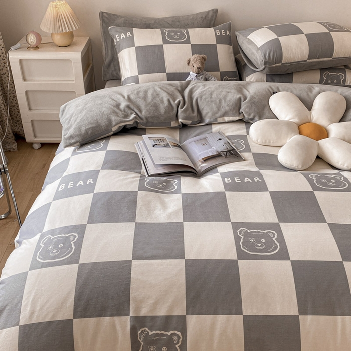 91家纺网 家纺一手货源 找家纺 晨希家居 2025A面40支全棉印花B版高克重牛奶绒棉加绒多规格套件棉加绒  灰格熊