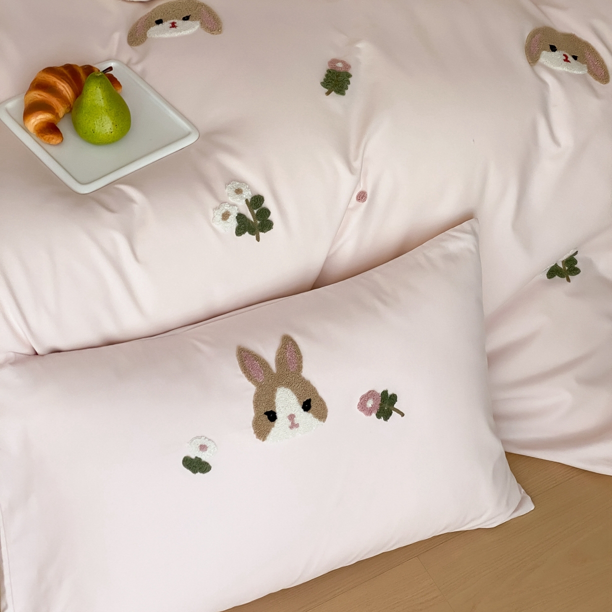 91家纺网 家纺一手货源 找家纺 星野 2025新款全棉纯棉陶瓷磨毛毛巾绣四件套 花栗兔