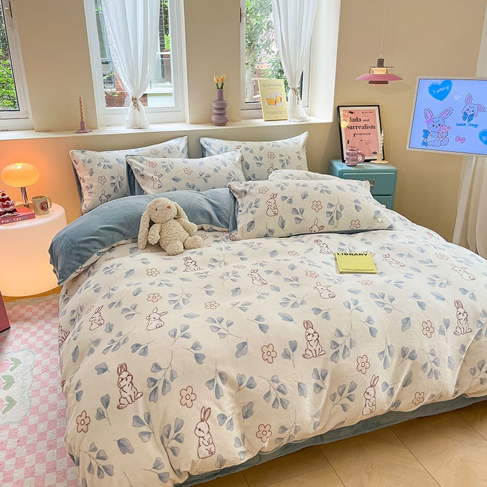 91家纺网 家纺一手货源 找家纺 雅居纺家纺 2025新款高克重牛奶绒印花四件套 乖乖兔