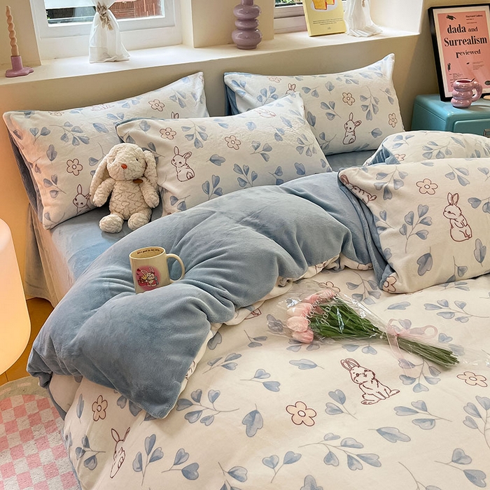 91家纺网 家纺一手货源 找家纺 雅居纺家纺 2025新款高克重牛奶绒印花四件套 乖乖兔