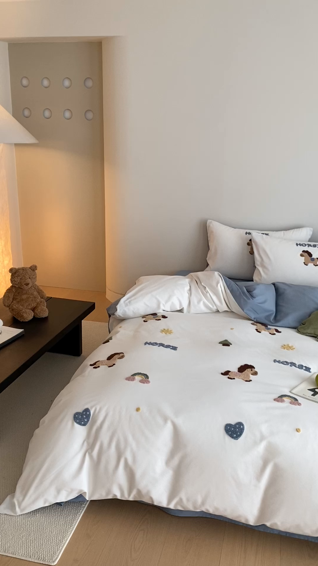 91家纺网 家纺一手货源 找家纺 星野 2025新款全棉纯棉陶瓷磨毛毛巾绣四件套 可可马