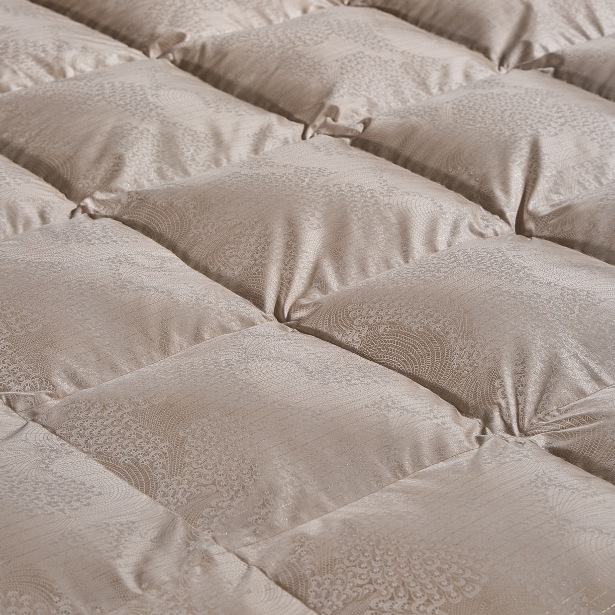 91家纺网 家纺一手货源 找家纺 （总）暖羽屋羽绒馆 2025新款超精密金银丝大提花羽毛被子 羽绒被芯 羽绒被婚庆 95白鹅绒丝被