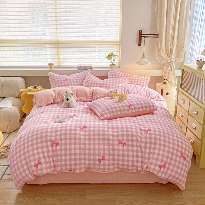 雅居纺家纺 2025新款高克重牛奶绒印花四件套 蝴蝶结-粉