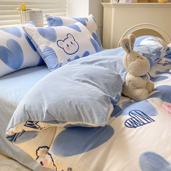 91家纺网 家纺一手货源 找家纺 晨希家居 2025A面40支全棉印花B版高克重牛奶绒棉加绒多规格套件棉加绒  蓝心小熊