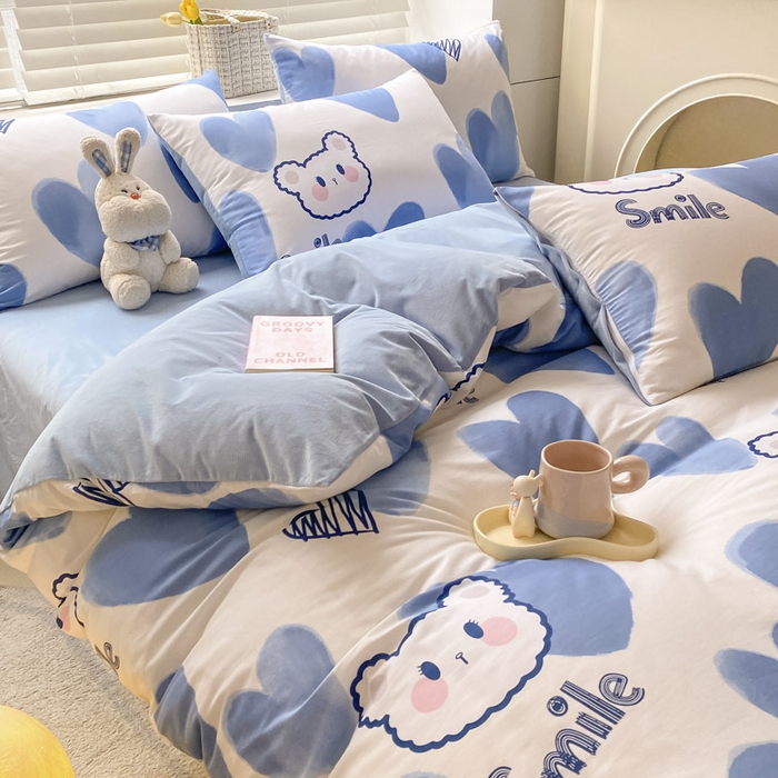 91家纺网 家纺一手货源 找家纺 晨希家居 2025A面40支全棉印花B版高克重牛奶绒棉加绒多规格套件棉加绒  蓝心小熊