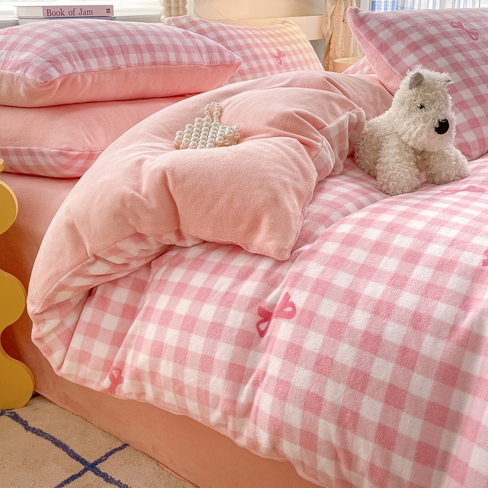 91家纺网 家纺一手货源 找家纺 雅居纺家纺 2025新款高克重牛奶绒印花四件套 蝴蝶结-粉