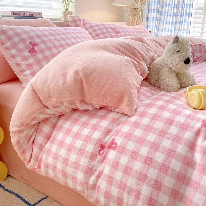 91家纺网 家纺一手货源 找家纺 雅居纺家纺 2025新款高克重牛奶绒印花四件套 蝴蝶结-粉