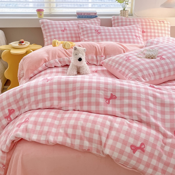 91家纺网 家纺一手货源 找家纺 雅居纺家纺 2025新款高克重牛奶绒印花四件套 蝴蝶结-粉