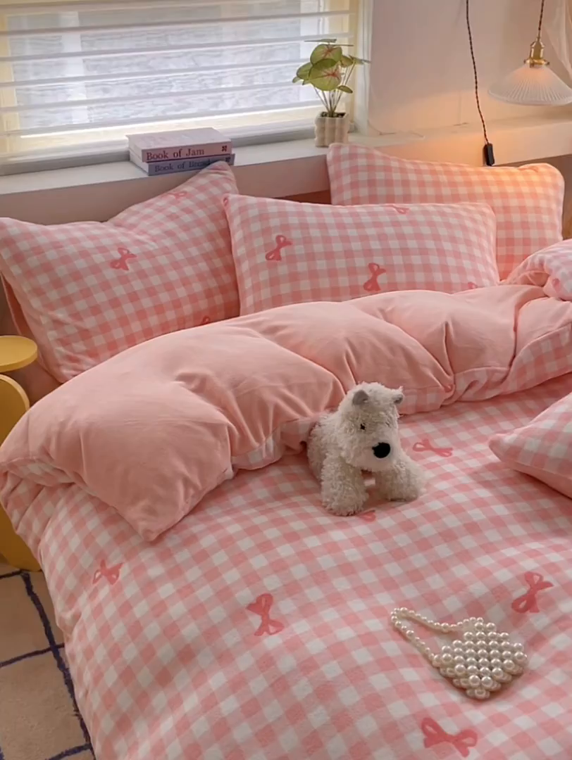 91家纺网 家纺一手货源 找家纺 雅居纺家纺 2025新款高克重牛奶绒印花四件套 蝴蝶结-粉