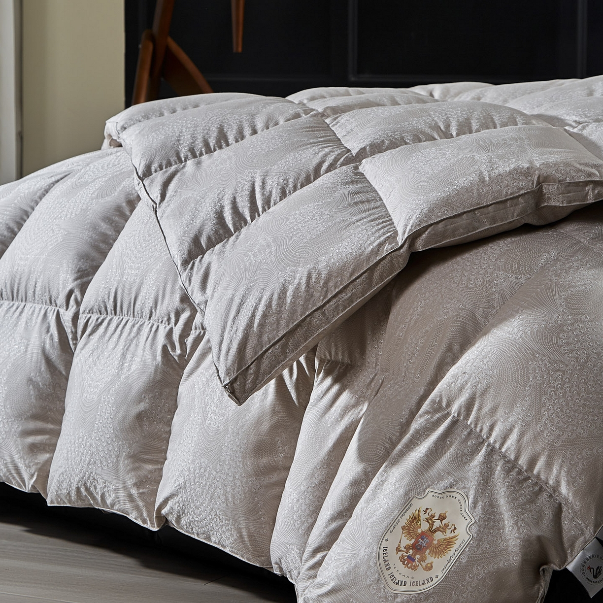 91家纺网 家纺一手货源 找家纺 暖羽屋羽绒馆 2025新款超精密金银丝大提花羽毛被子 羽绒被芯 羽绒被婚庆 95白鹅绒丝被 费罗娜 咖