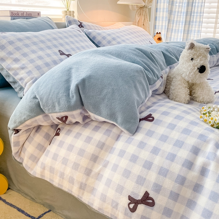 91家纺网 家纺一手货源 找家纺 雅居纺家纺 2025新款高克重牛奶绒印花四件套 蝴蝶结-蓝