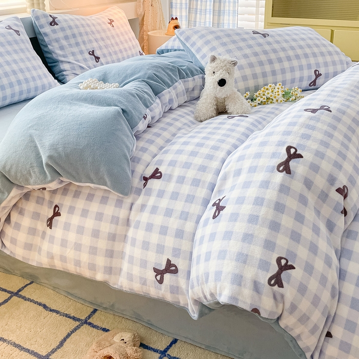 91家纺网 家纺一手货源 找家纺 雅居纺家纺 2025新款高克重牛奶绒印花四件套 蝴蝶结-蓝