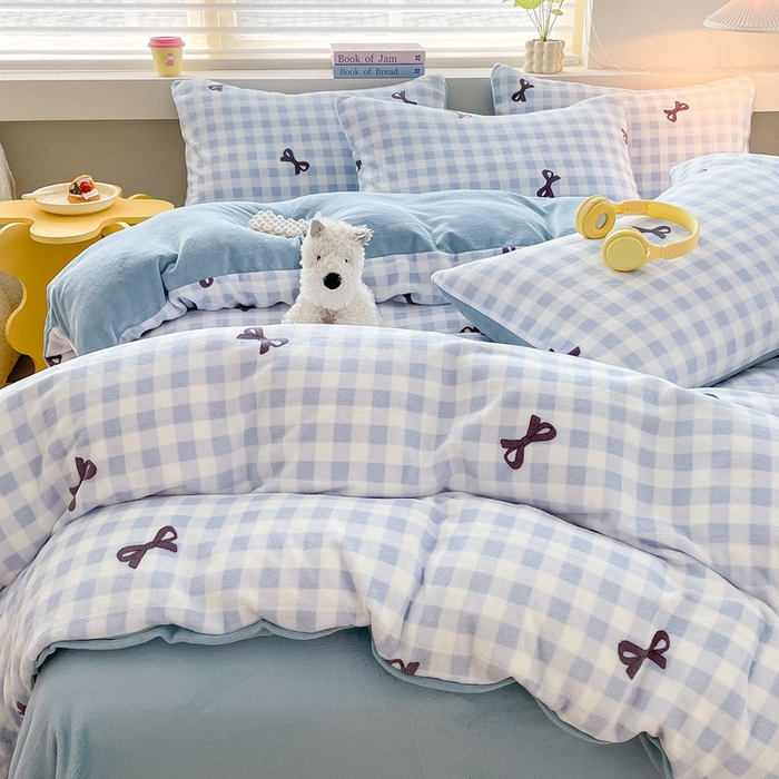 91家纺网 家纺一手货源 找家纺 雅居纺家纺 2025新款高克重牛奶绒印花四件套 蝴蝶结-蓝