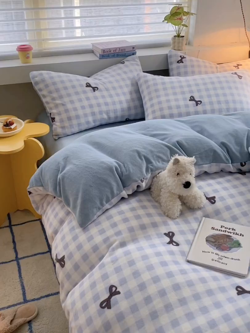 91家纺网 家纺一手货源 找家纺 雅居纺家纺 2025新款高克重牛奶绒印花四件套 蝴蝶结-蓝