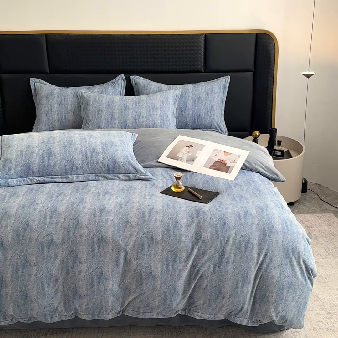 91家纺网 家纺一手货源 找家纺 喜四方 2025新款超细旦婴儿宝宝绒印花四件套 德芙-兰