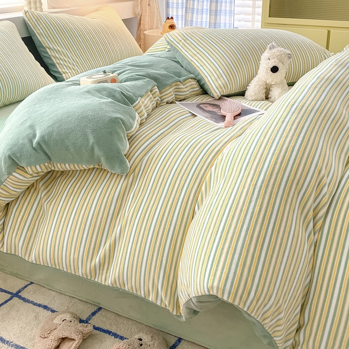 91家纺网 家纺一手货源 找家纺 雅居纺家纺 2025新款高克重牛奶绒印花四件套 简约绿条