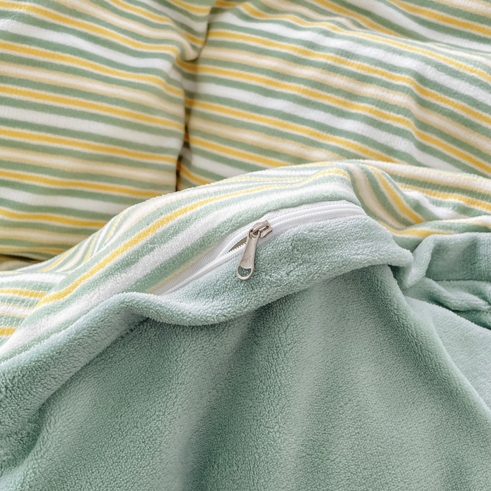 91家纺网 家纺一手货源 找家纺 雅居纺家纺 2025新款高克重牛奶绒印花四件套 简约绿条