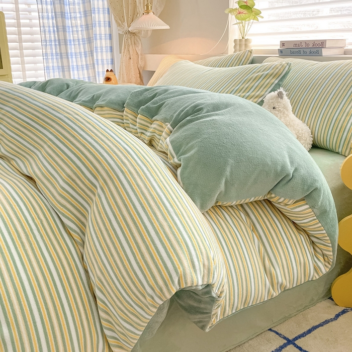 91家纺网 家纺一手货源 找家纺 雅居纺家纺 2025新款高克重牛奶绒印花四件套 简约绿条