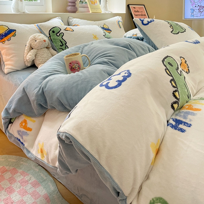 91家纺网 家纺一手货源 找家纺 雅居纺家纺 2025新款高克重牛奶绒印花四件套 开心龙